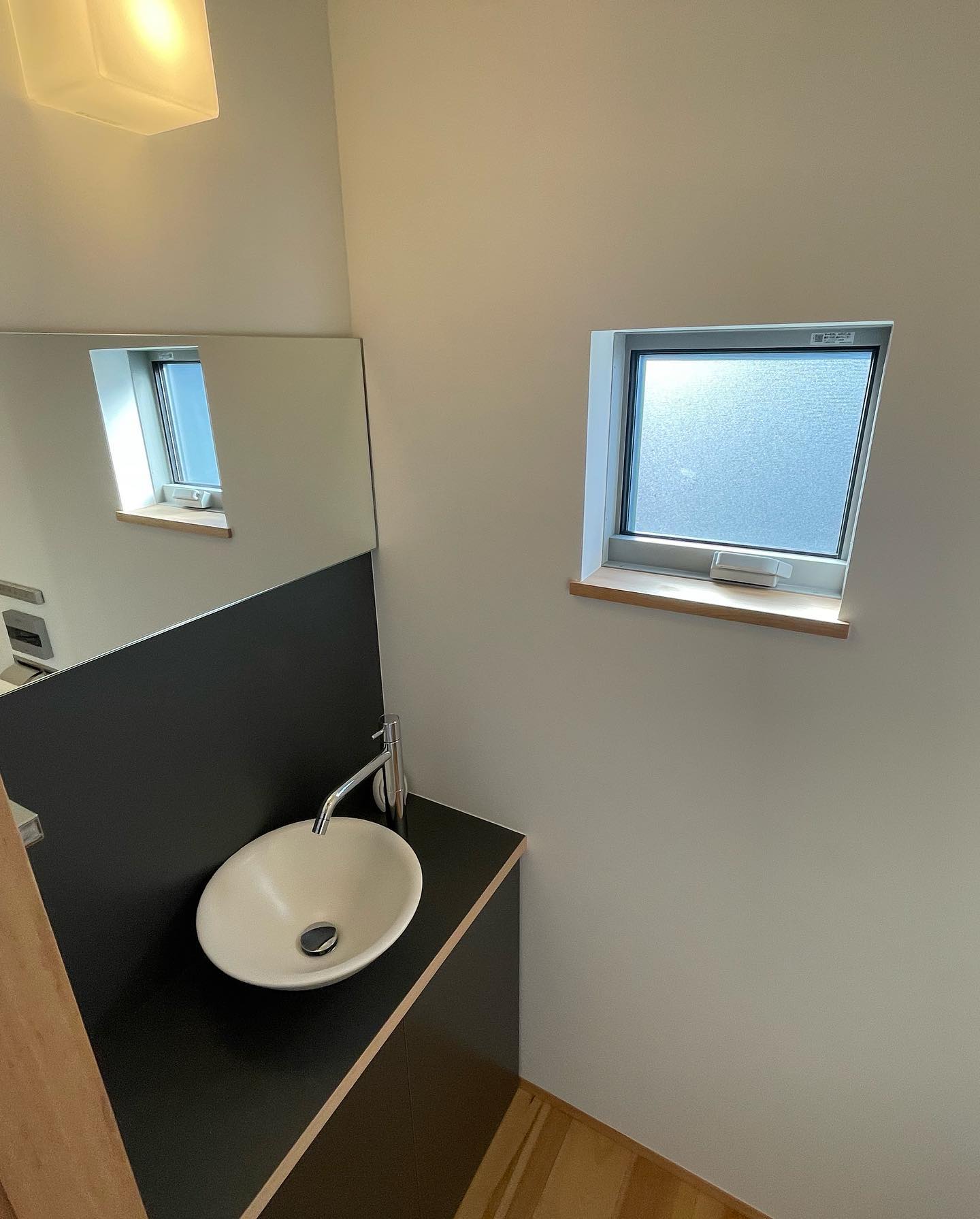 温かな陽の光が差し込む趣味の家 の写真